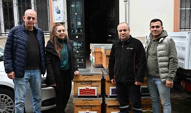 Manisa Büyükşehir'den sel mağduru arıcıya kovan desteği
