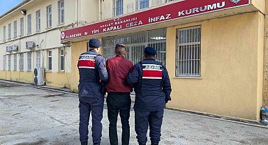 Manisa'da 2 firari hükümlü kıskıvrak yakalandı