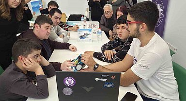 Manisa'da otizmli öğrenciler kendi robotlarını kodladı