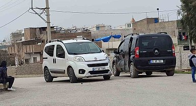 Mardin'de iki hafif ticari araç çarpıştı