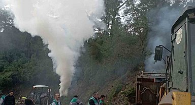 Marmaris orman ekiplerinden yangına karşı çalışmalar devam ediyor