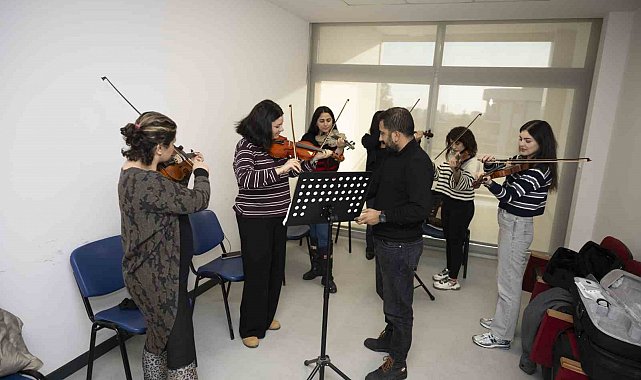 Mersin Büyükşehir Belediyesinin ücretsiz enstrüman kurslarına yoğun ilgi