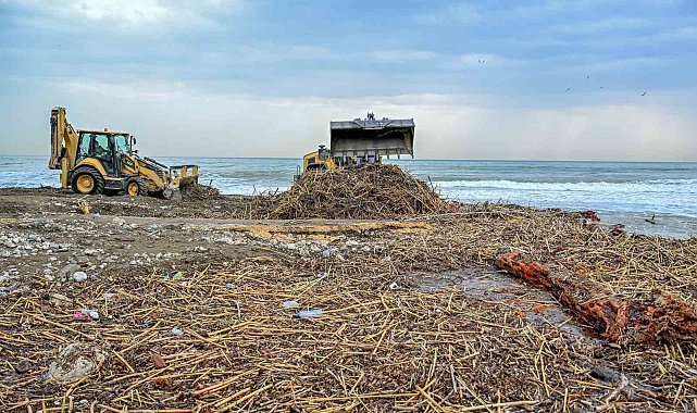 Mersin'de selin izleri sahillerden siliniyor