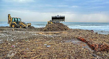 Mersin'de selin izleri sahillerden siliniyor