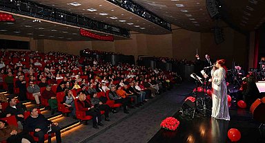 Mersin'de Sevgililer Günü'ne özel Ajda Pekkan şarkıları konseri