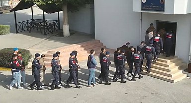 Mersin'de zehir tacirlerine şafak operasyonu: 43 gözaltı, 448 bin sentetik hap ele geçirildi