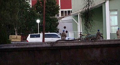 Mesai arkadaşlarını silahla yaralayan özel güvenlik görevlisi hakim karşısına çıktı