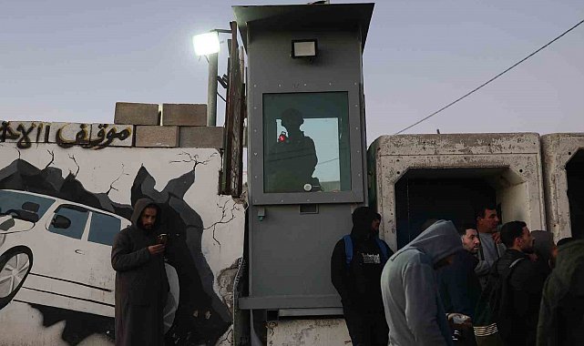 Mescid-i Aksa'da 80 bin kişi Ramazanın ilk cuma namazını kıldı