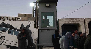 Mescid-i Aksa'da 80 bin kişi Ramazanın ilk cuma namazını kıldı