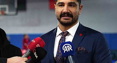 Mesut Özil'den Güreş Milli Takımı'na ziyaret