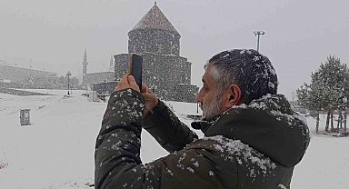 Meteoroloji uyarmıştı: Kars'ta yoğun kar yağışı başladı