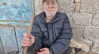 Metruk evde yalnız yaşayan yaşlı adam yaşam mücadelesi veriyor