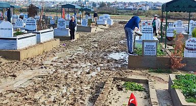 Mezarlar selde çöktü aileler isyan etti
