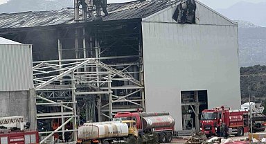 Milas'ta fabrika inşaatındaki yangın kontrol altına alındı