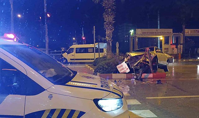 Minibüs ile otomobil çarpıştı: 4 yaralı