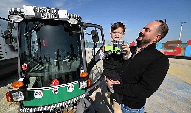 Minik Ayaz'ın süpürge kamyonu hayali gerçek oldu