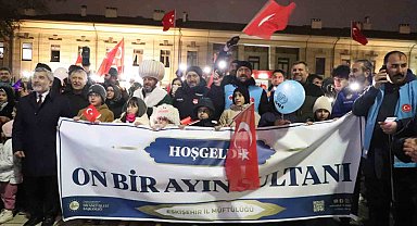 Minik ellerde fenerler, yüreklerde Ramazan sevinci