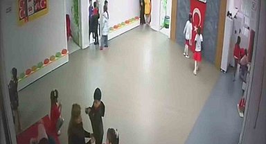 Minik öğrencilerin bayrak hassasiyeti duygulandırdı