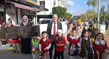 Miniklerden Ramazan davullarıyla renkli görüntüler oluşturdu