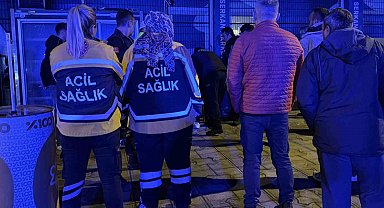 Motosiklet kazasında yaralanıp hastaneye gitmek istemeyen genci polis ikna etti
