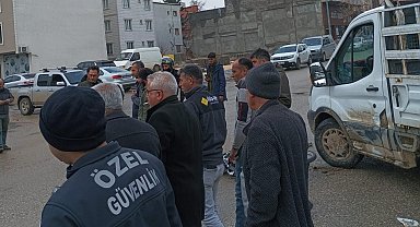 Motosikletle kamyonet çarpıştı: 2 yaralı