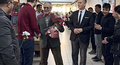 Muratlı'da emekli olan öğretmene duygusal veda