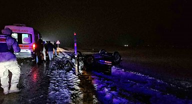 Muş-Erzurum yolunda takla atan otomobil şarampole yuvarlandı: 2 yaralı