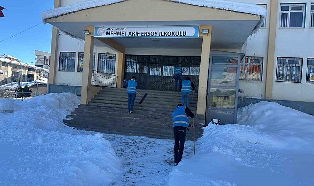 Muş'ta denetimli serbestlik yükümlülerinden okullara destek