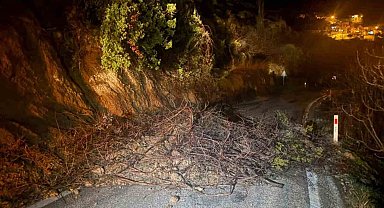 Mut'ta aşırı yağış nedeniyle kapanan yol ulaşıma açıldı