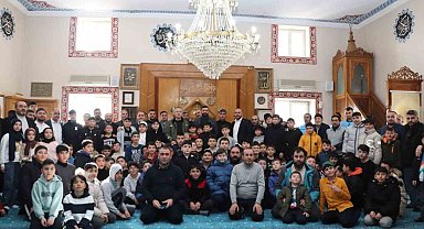 Namazını düzenli kılan öğrenciler ödüllendirildi