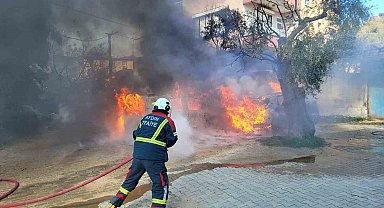 Nazilli'de feci yangın: İki otomobil saniyeler içerisinde kül oldu
