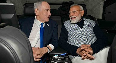 Netanyahu, Hindistan Başbakanı Modi'yi Hint kıyafeti giyerek karşıladı