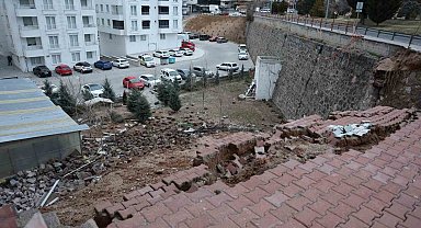 Nevşehir'de 15 metre yüksekliğindeki istinat duvarı çöktü