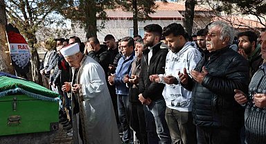 Nevşehir'de kayalıklardan düşerek yaşamını yitiren genç kız son yolculuğuna uğurlandı