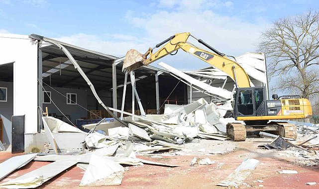 Nilüfer'de 3 noktada yıkım