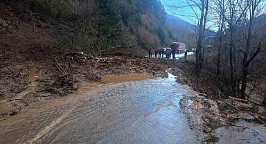 Ödemiş-Salihli yolunda heyelan