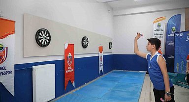 Öğrenciler dart turnuvasında kıyasıya mücadele etti