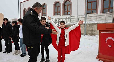 Okullarda bayrak coşkusu