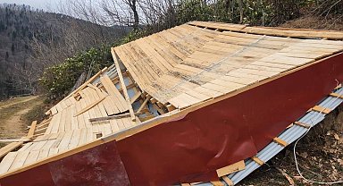 Ordu'da fırtına: Evlerin çatıları uçtu