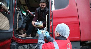 Ordu'da yolda olanlara iftar yemeği ikramı sürüyor