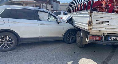 Osmaniye'de otomobil ile pikap çarpıştı 2 yaralı