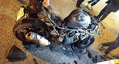 Osmaniye'de park halindeki motosiklet alev alev yandı