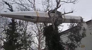 Osmaniye'de şiddetli rüzgar cami minaresini devirdi