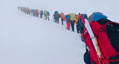 Osmaniyeli depremzede dağcılar Erciyes'te anma tırmanışı yaptı