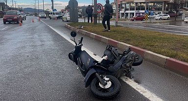 Otomobil ile motosiklet çarpıştı: 2 ağır yaralı
