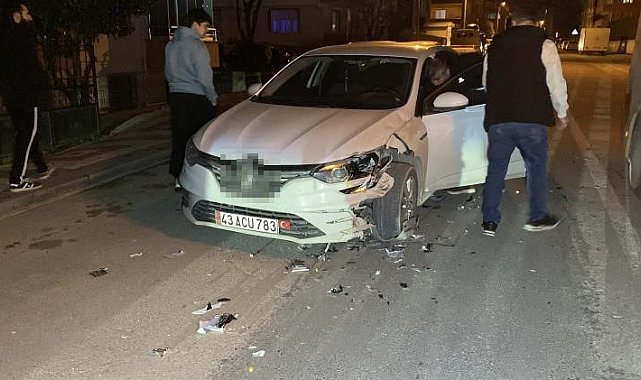 Otomobil ile motosiklet kafa kafaya çarpıştı: 2 yaralı