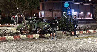 Otomobil yayalara çarptı: 3 yaralı