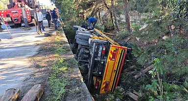 Otomobile çarpıp şarampole devrildi: 1 yaralı
