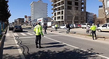 Otomobilin çarptığı çocuk yaralandı