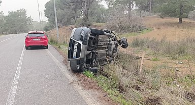 Otomobille çarpışan hafif ticari araç yan yattı: 2 yaralı